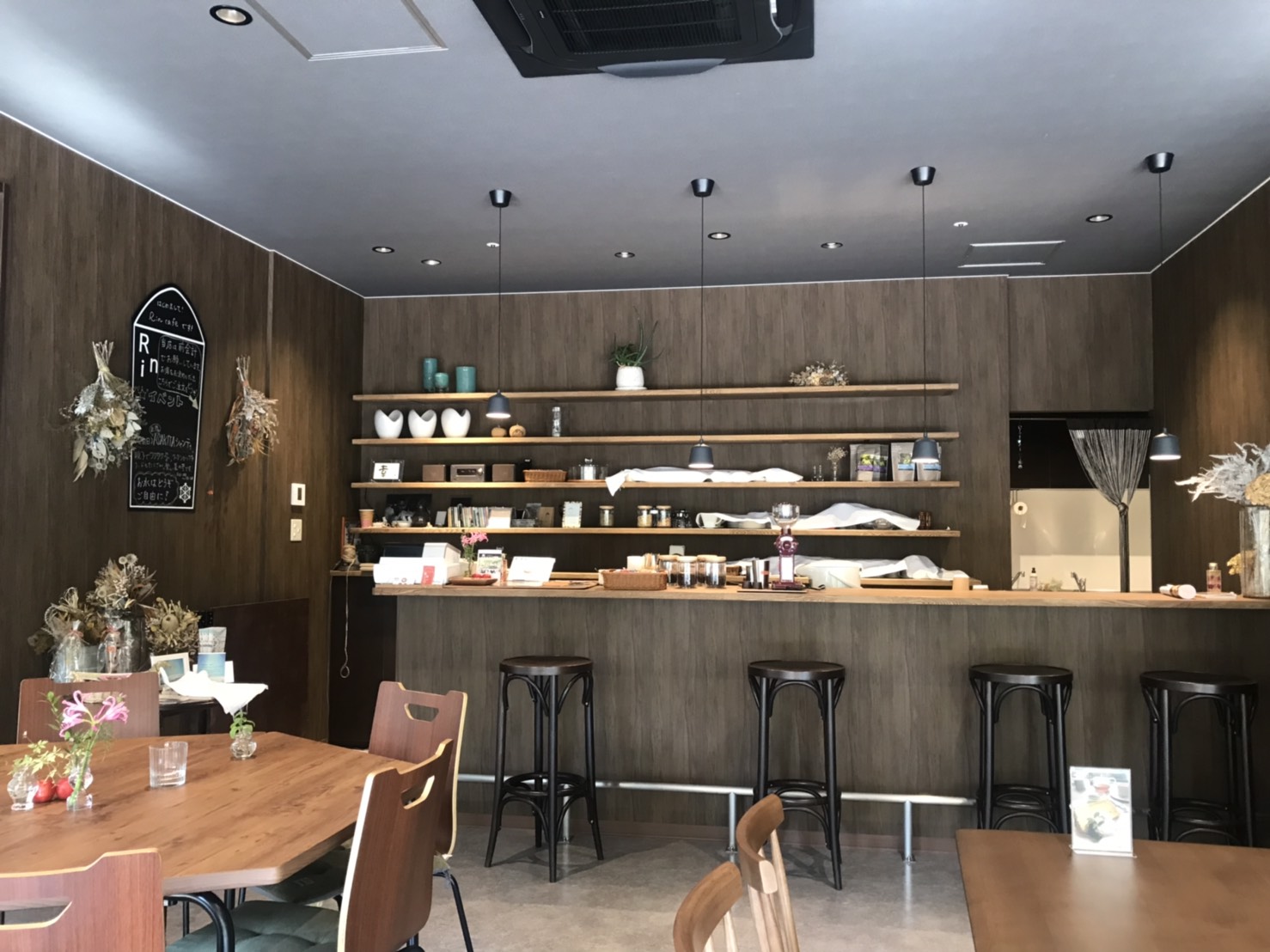 おしゃれなカフェのホームページを作る In 広島市安佐北区 合同会社エムリンクス
